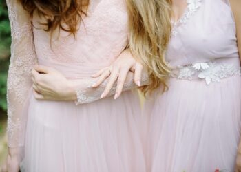 maid of honor giving speech