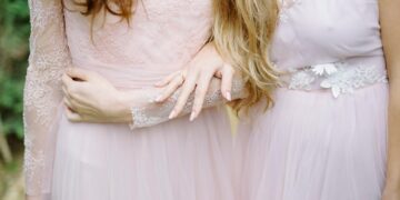 maid of honor giving speech